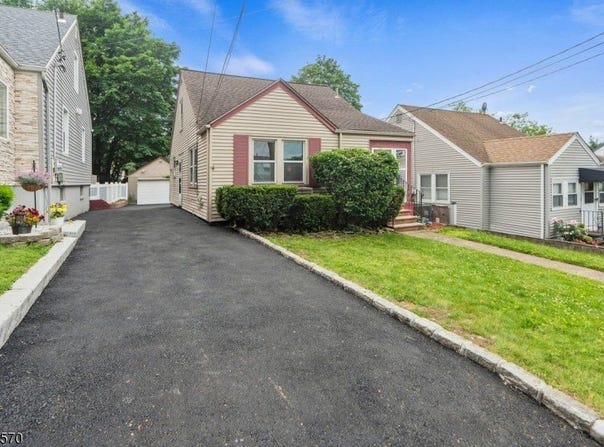 82 Elston St, Bloomfield Twp., NJ 07003-3934