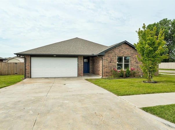 11116 SW 37th Street, Mustang, OK 73064