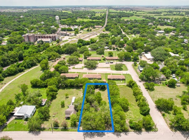 821 Blanco, Lockhart, TX 78644