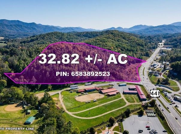 1556 Georgia Rd, Franklin, NC 28734