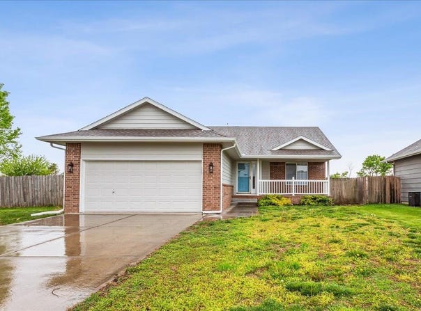 1429 Redbud Ct, Halstead, KS 67056