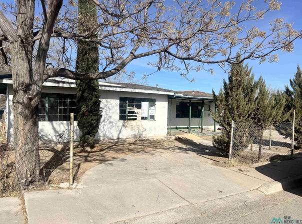 306 W Gage Avenue, Artesia, NM 88210