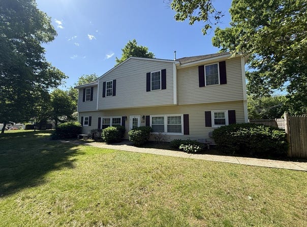 28 Crestview Dr, Westborough, MA 01581