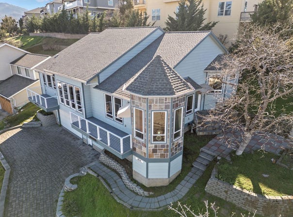 454 Elm Street, Phoenix, OR 97535