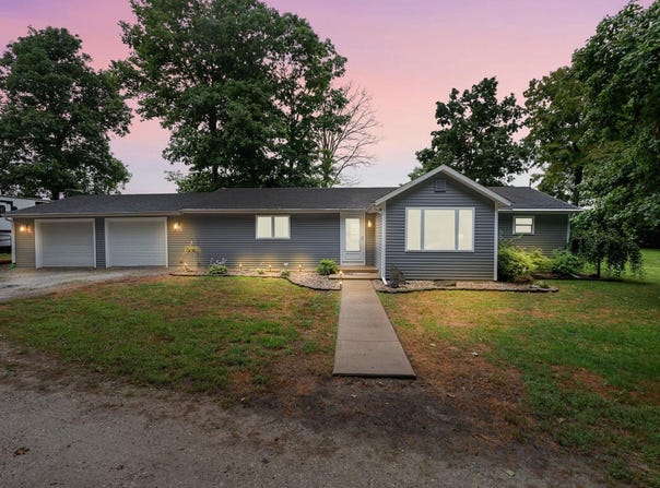 2536 W Division Road, Huntington, IN 46750