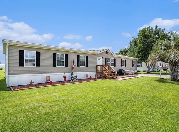 1043 Leebury Ln., Conway, SC 29526
