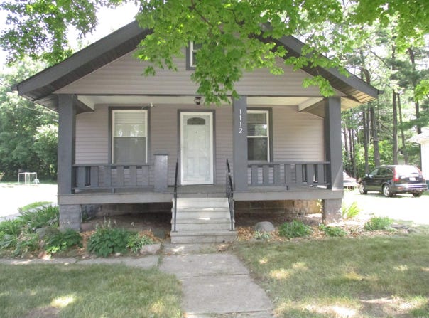 1112 Goshen Avenue, Elkhart, IN 46516-4825