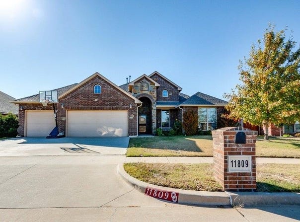 11809 Charleston Way, Yukon, OK 73099