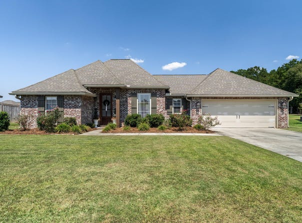 25 E Cherry St, Sumrall, MS 39482
