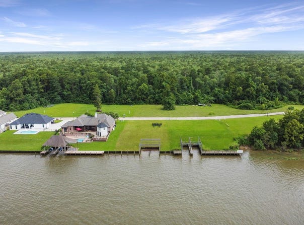 11512 River Highlands Drive, St Amant, LA 70774