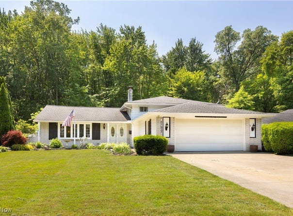 27933 Edgepark Boulevard, North Olmsted, OH 44070