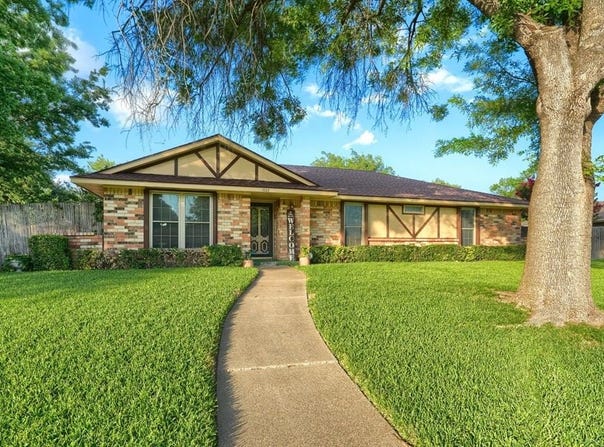1048 Sherod Drive, DeSoto, TX 75115