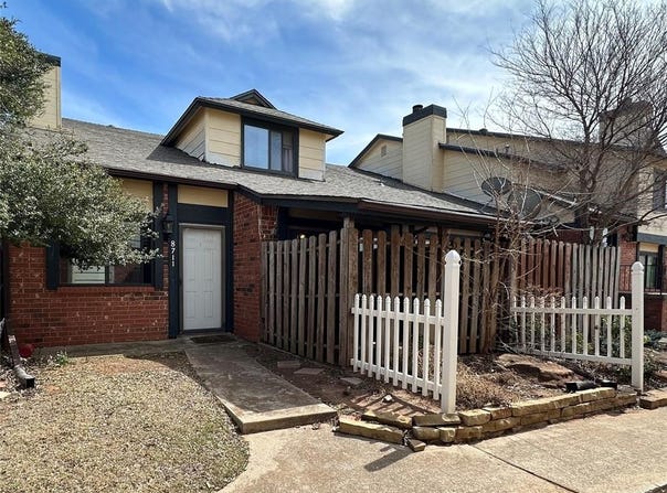8711 N Roxbury Boulevard, Oklahoma City, OK 73132