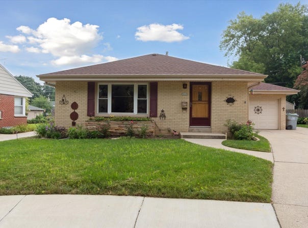 3668 S Quincy Ct, Milwaukee, WI 53207