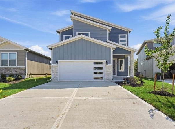 807 Glenn Circle, Raymore, MO 64083