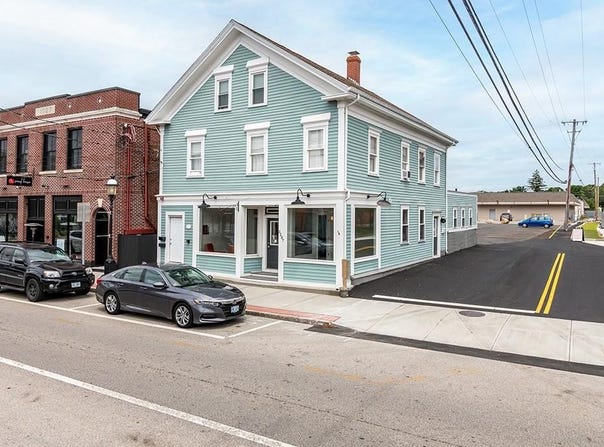 3287 Post Road, Warwick, RI 02886