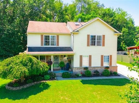 52657 Huntley Avenue, New Baltimore, MI 48047
