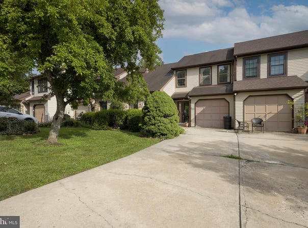 8560 TRUMBAUER DRIVE, GLENSIDE, PA 19038