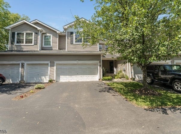 42 Alexandra Way, Clinton Town, NJ 08809-2625