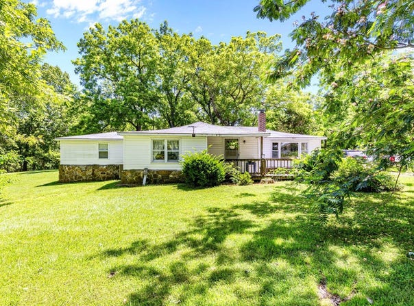 9399 Hopper Lane, Mountain Grove, MO 65711
