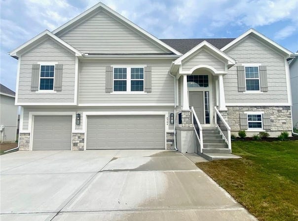 1018 Jasmine Drive, Liberty, MO 64068