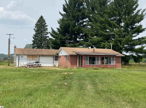 5740 McCauley Road, Alger, MI 48610