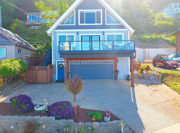240 NE Williams Ave, Depoe Bay, OR 97341