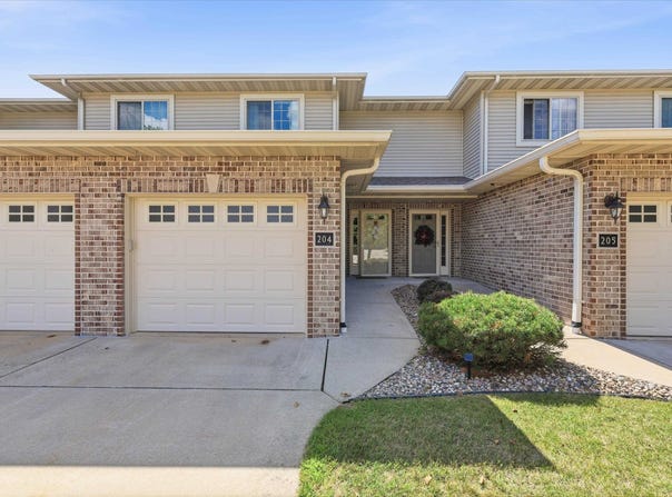 1300 ALPINE Drive, GREEN BAY, WI 54311