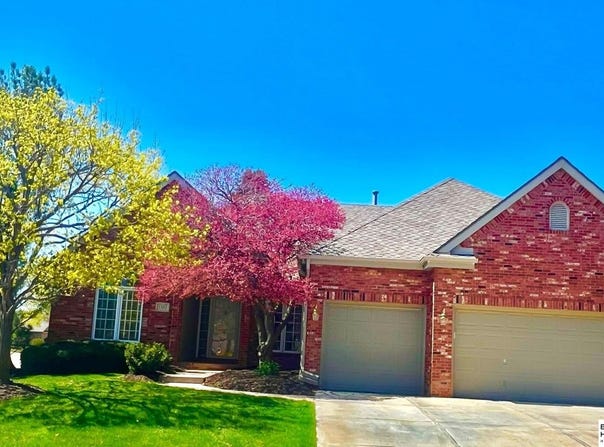 1322 S 180th Plaza, Omaha, NE 68130