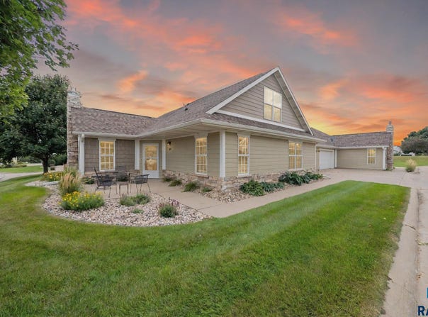 5511 E Eastbridge Pl, Sioux Falls, SD 57110