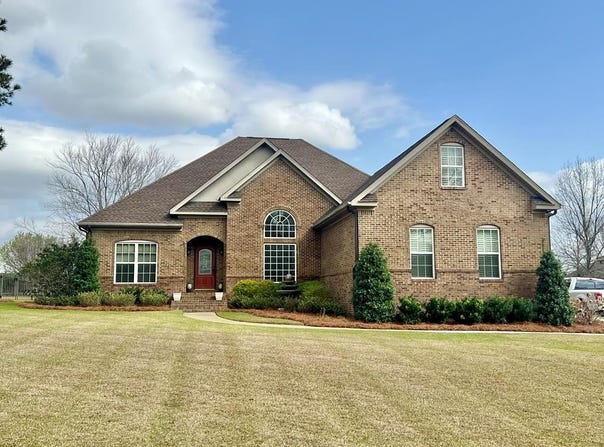 101 Riveredge Court, Headland, AL 36345