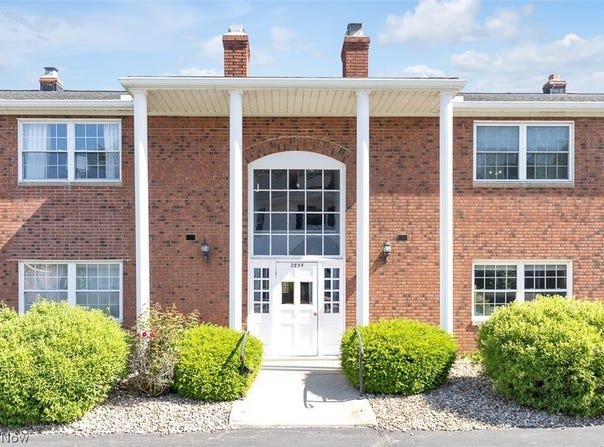 2854 Pease Drive, Rocky River, OH 44116