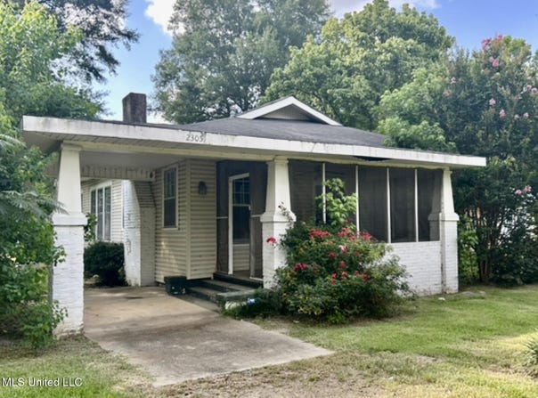 2305 Grenada Boulevard, Greenwood, MS 38930