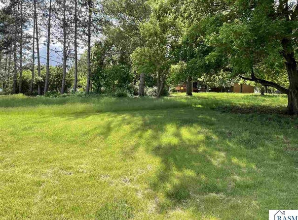 1628 Riverview Road, St. Peter, MN 56082
