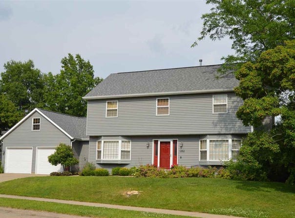 1382 Santa Fe Dr, IowaCity, IA 52246