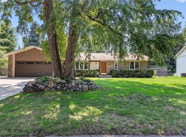 7060 145th Street W, Apple Valley, MN 55124