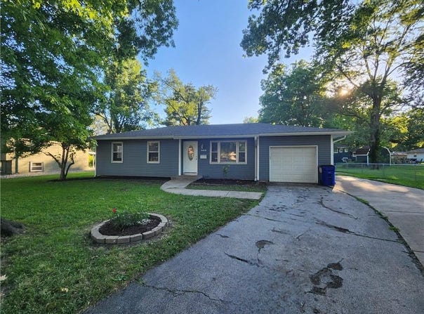 6406 N Walrond Avenue, Gladstone, MO 64119