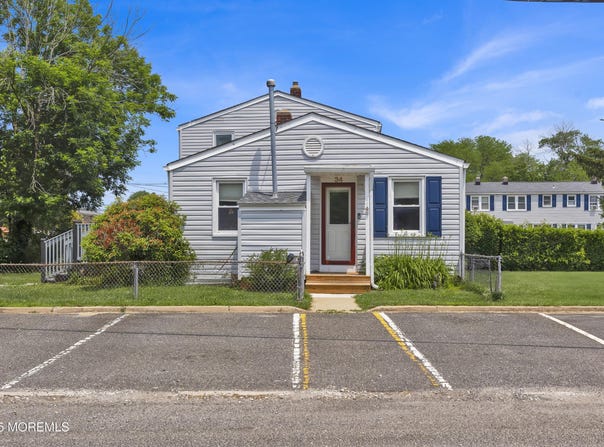 34 Belshaw Avenue, Shrewsbury Twp, NJ 07724