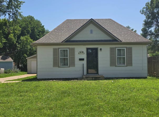 814 W Commercial, Lyons, KS 67554