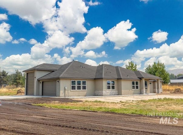 2940 Cottonwood Ln, Emmett, ID 83617