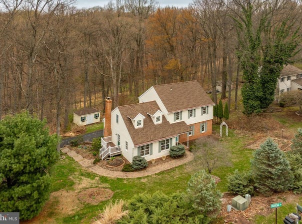 5 CHARCOAL LANE, MOHNTON, PA 19540