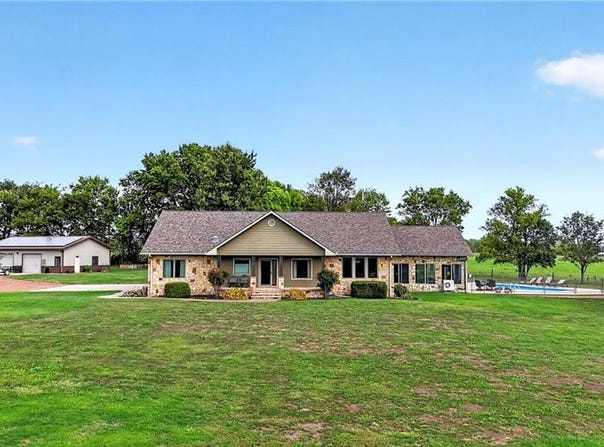 11210 Lakeview Drive, Erie, KS 66733