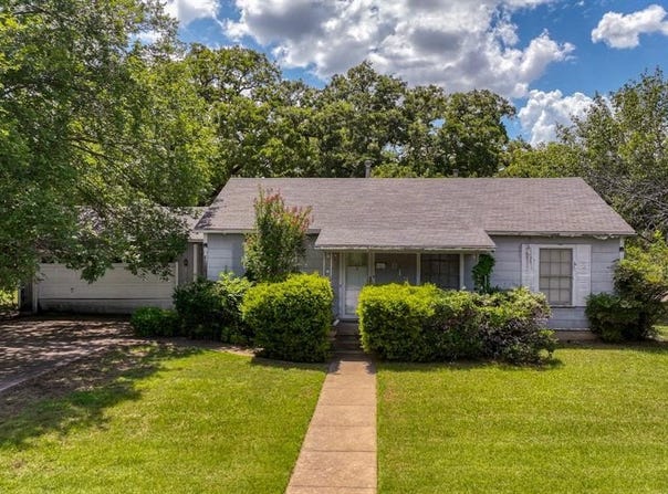 813 Hanover Street, Weatherford, TX 76086