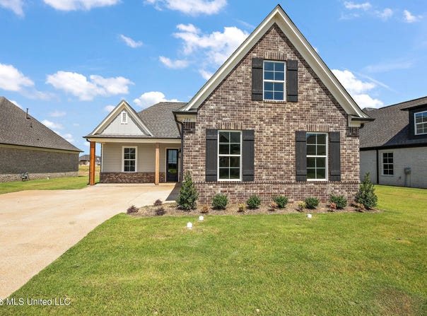 907 Coahoma Court, Nesbit, MS 38651