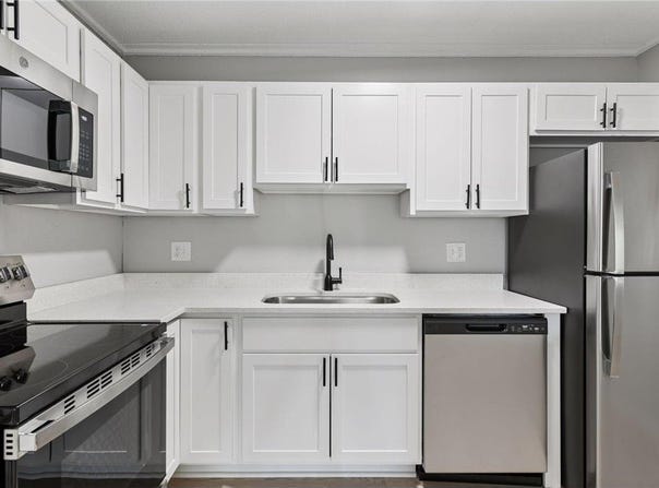10501 Cedar Lake Road, Minnetonka, MN 55305