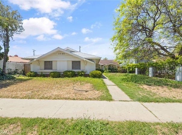 10139 Hayvenhurst Avenue, North Hills, CA 91343