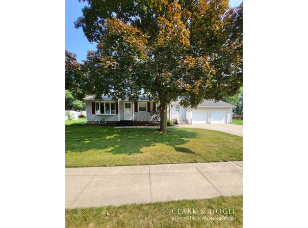 10910 North Drive, Fowler, MI 48835