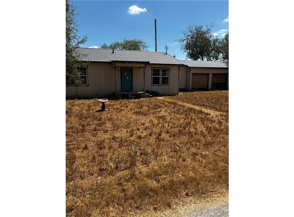 104 E Magnolia, Falfurrias, TX 78355