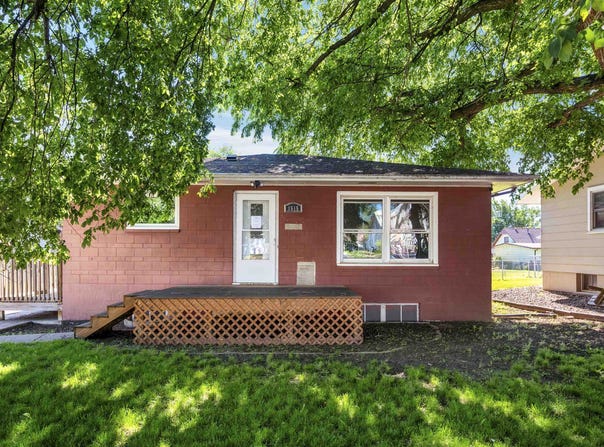 1515 1st St, Minot, ND 58701