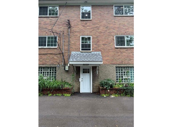 5039 Far Hills Avenue, Dayton, OH 45429